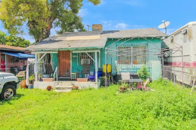 2/1 tear down house - build 2 to 4 units on Miami-