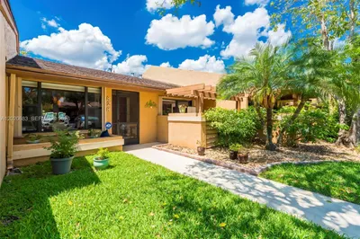 828 NW 79th Ter 1