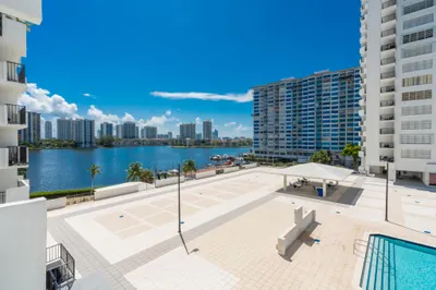 2780 NE 183rd Street #504 1
