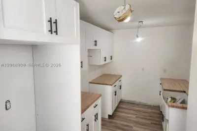 271 NE 12th Ave #271 1