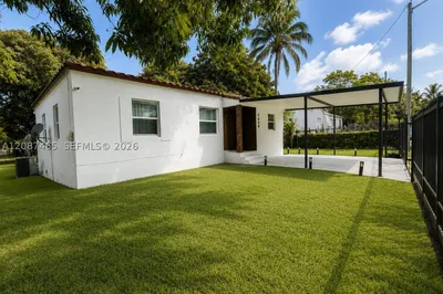 5640 NE MIAMI  CT #1 1