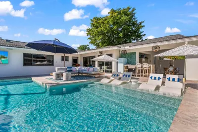 33 Swimming Pool 04