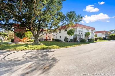 2600 SE Ocean Boulevard #JJ18 1