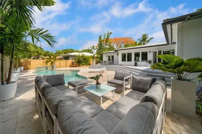 551 NE 53rd Street 1