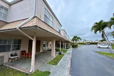 4100 NW 16th Avenue #31 1