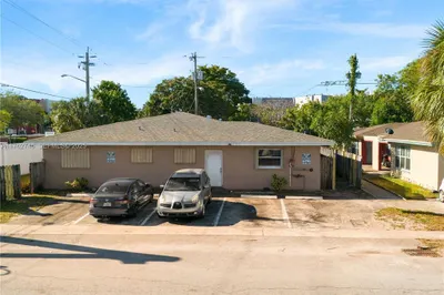 5600 NW 27th Court #5604 1