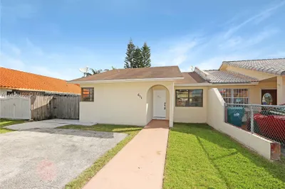 611 SW 115th Ave 1