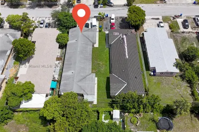 220 NW 12th St 1