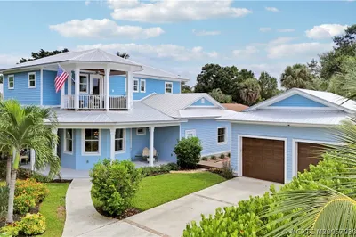 1002 SE Riverside Drive 1