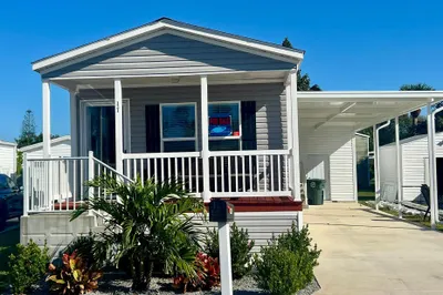 121 Sandhill Boulevard 1