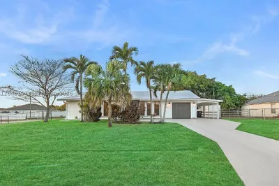 981 SW Bay State Rd 0 1