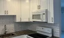 2464 Queen St #2466 Photo