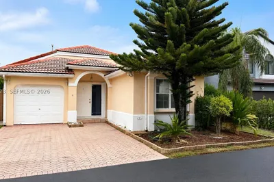 15609 SW 100th Ter 1