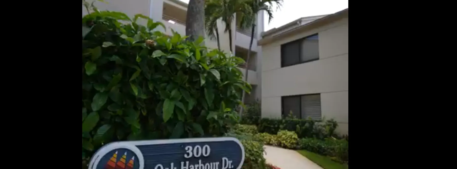 Renovated Condo in Gated Oak Harbour