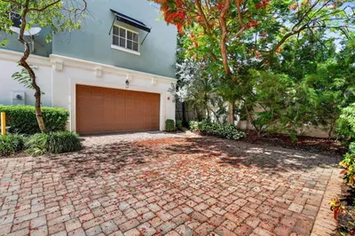 27 NW Hawthorne Place 1