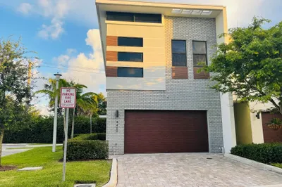 4460 NW 8 Place 1