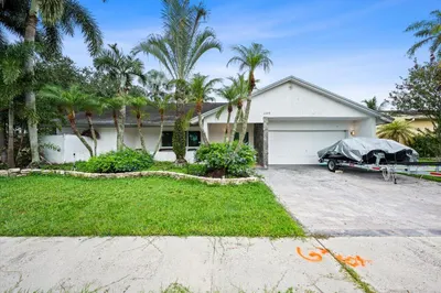 11650 NW 39th Place 1