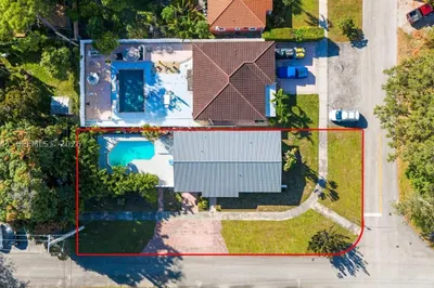 8850 NE 4th Ave 1