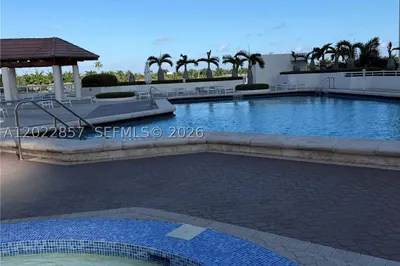 20185 E Country Club Dr #1104 1
