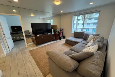 1460 Ocean Dr #305 1