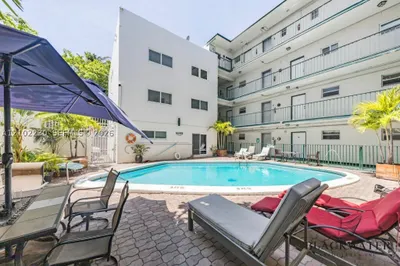 1777 Michigan Ave #102 1
