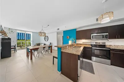 2020 Prairie Ave #302 1