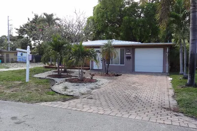 1215 NE 11th Ave 1