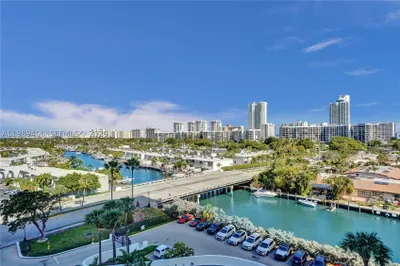 2500 Parkview Dr #808 1