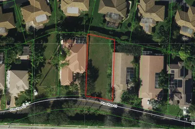 437 Pine Tree Ct
