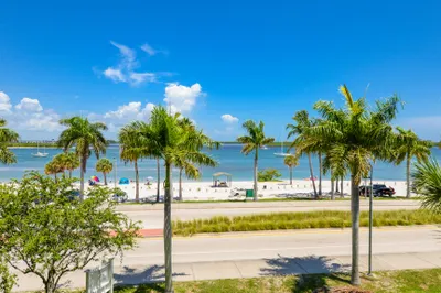 35 Harbour Isle Drive W #302 1