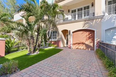 3237 NE 5th Street 0 1