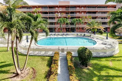 200 NE 12th Ave #5B 1