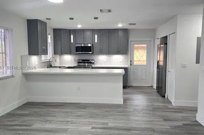 4952 NW 21st Ave 0 1