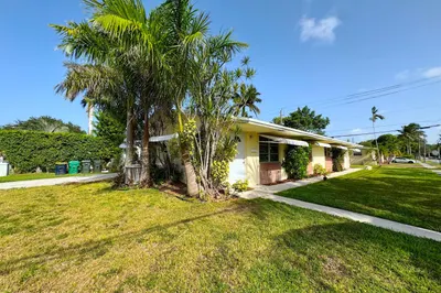 202 SE 3RD Terrace #1 1