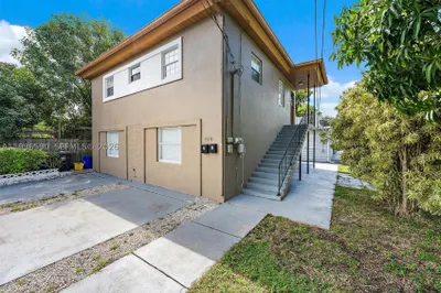 940 Charles St 1