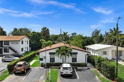 216 NW 25th Street 1