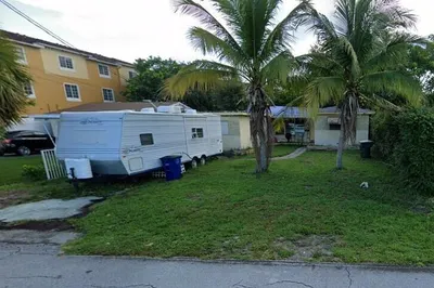 104 NW 3rd Avenue 1
