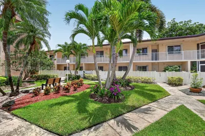 7449 N Devon Dr #207 1