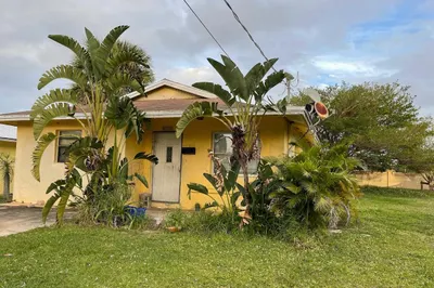 807 SE Tarpon Avenue