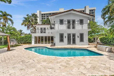 518 N Riverside Drive 1