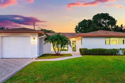 562 NW 13TH DR