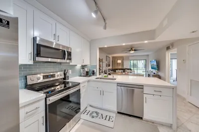 3939 NE 5th Avenue #D103 1