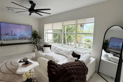 715 SW 4th Ave 1