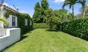 Side yard room for a pool