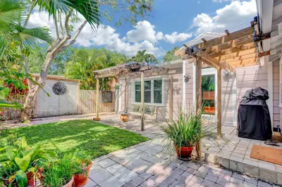 42 Palm Square 1