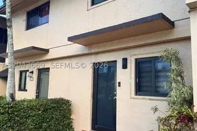 131 SW 109th Ave #L5 1