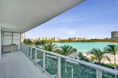 2411 Laguna Circle #208 1