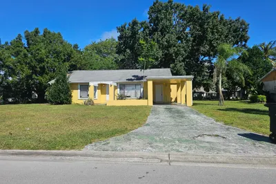 1917 SE Burgundy Lane 1