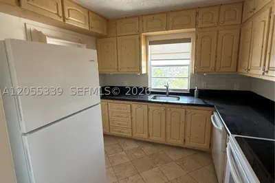 2025 NE 164th St #716 1