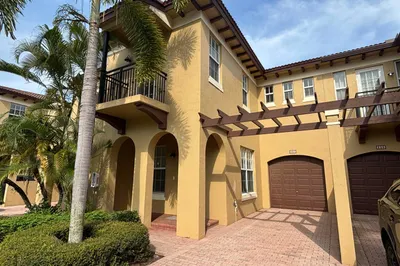 2789 Eagle Rock Circle #207 1